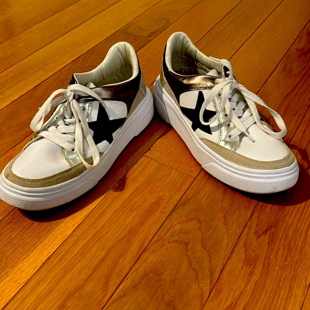 Pink Lily size 8, super cute sneakers.